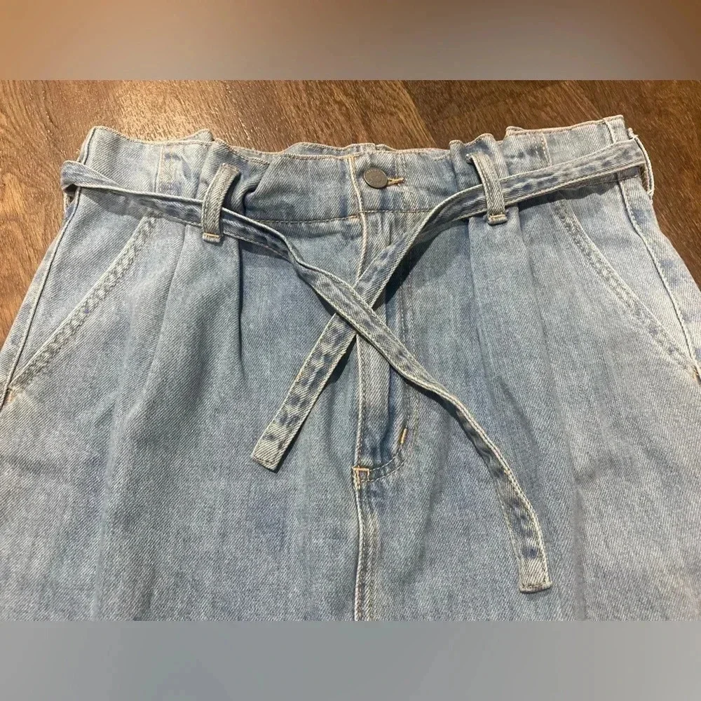 Hollister Ultra High Rise Paperbag Waist Light Wash Jean Mini Skirt size 11